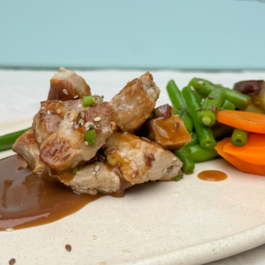 CERDO MAGRO ESTILO TERIYAKI CON MIX DE VEGETALES – (CL10)