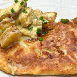 OMELETTE DE ESPINACA CON PAPAS CUBIERTAS DE CREMA DE CHOCLO – (VG19)