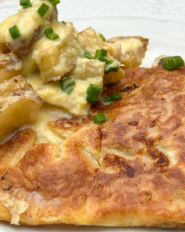 OMELETTE DE ESPINACA CON PAPAS CUBIERTAS DE CREMA DE CHOCLO – (VG19)