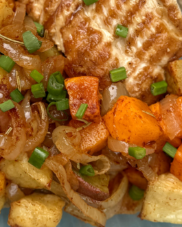 PECHUGUITA MACERADA EN ESPECIAS, GRILLADA, CON VEGETALES AL PIMENTÓN – (CL11)