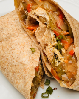 WRAP INTEGRAL DE POLLO Y VEGETALES CON ADEREZO ESPECIADO – (CL22)